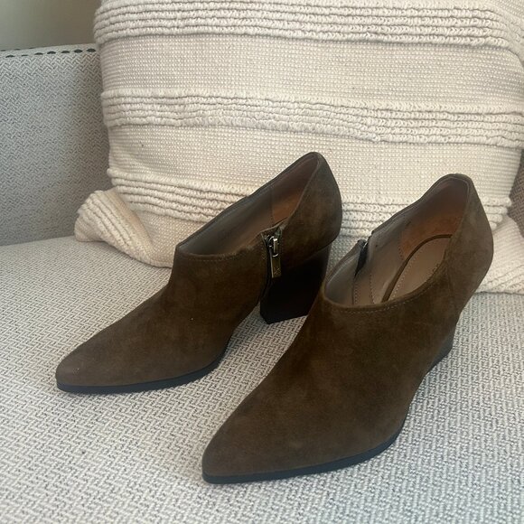 Donald J Pliner Khaki Green Suede Verie Pointed Toe Ankle Boots Booties 8.5 - Picture 1 of 14